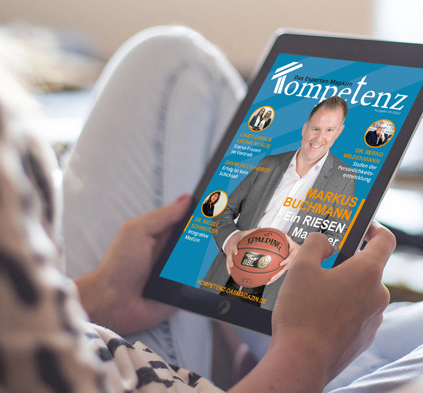 Nahaufnahme eines Tablets mit dem Cover der digitalen Ausgabe 1 / 2022 von Kompetenz – Das Expertemagazin